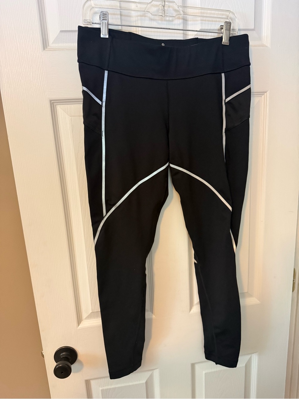 Athleta Tailwind Reflective Leggings in SuperSonic Le Black - Size L